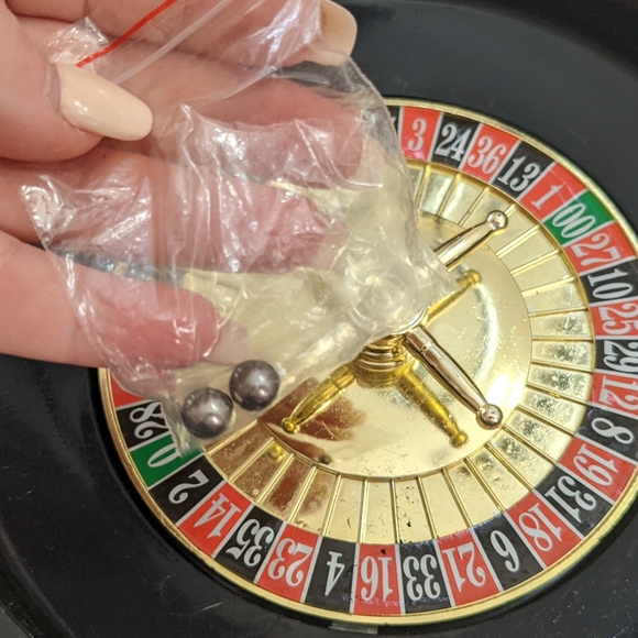 Shot Glass Roulette Drinking Game Set 🎲🥃 - Picture 8 of 9